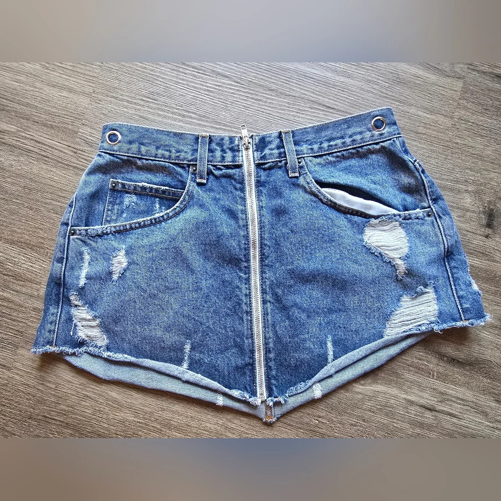 CARMAR Denim Distressed Zip Front Skirt Size 30 Waist NWOT